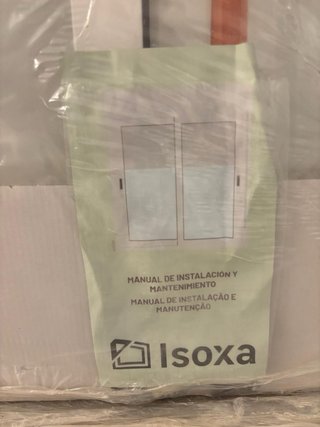 Ventana de aluminio blanca