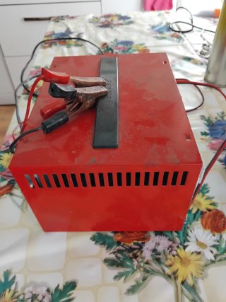 Cargador Baterías F-806-F 6A