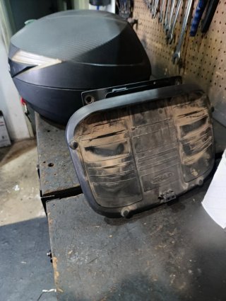 Baúl con soporte y parrilla Kymco Super Dink malet