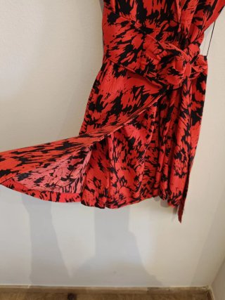 Mono rojo estampado