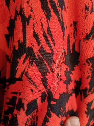 Mono rojo estampado