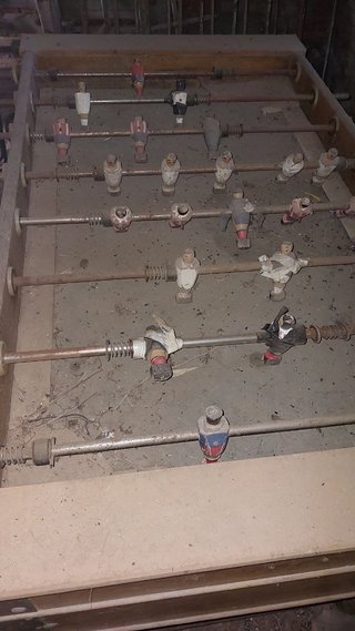 Futbolín de madera para restaurar