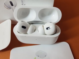 Apple AirPods Pro 2 MagSafe USB-C