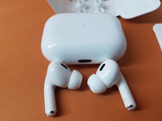 Apple AirPods Pro 2 MagSafe USB-C