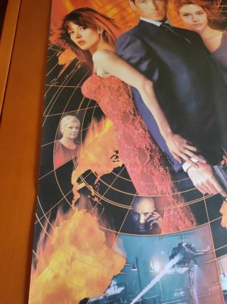 Cartel James Bond El Mundo Nunca Es Suficiente