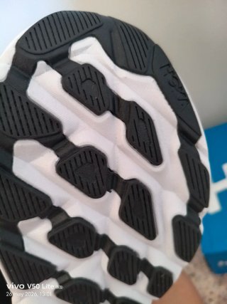 Clifton 9 Zapatillas Negras y Blancas