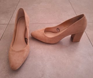 Salones nude tacón bloque