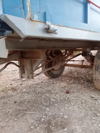 Remolque agrícola azul