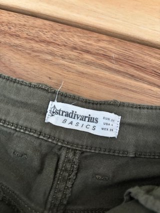 Pantalones cortos Stradivarius verde oliva