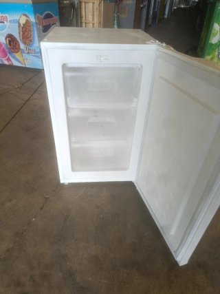 Congelador pequeño blanco