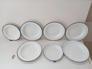Antichi piatti di porcellana smaltata