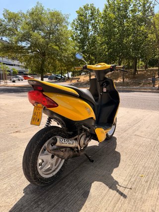 Yamaha Jog RR 49cc Scooter Amarillo