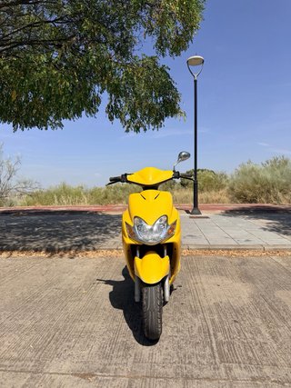 Yamaha Jog RR 49cc Scooter Amarillo