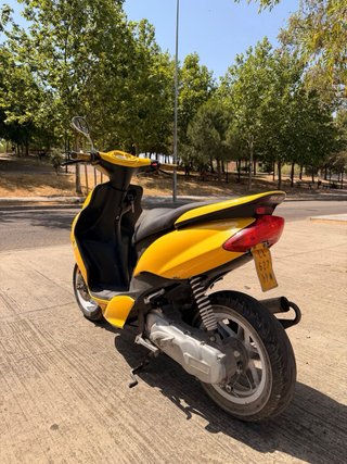Yamaha Jog RR 49cc Scooter Amarillo