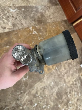 Bomba de freno Nissan Terrano I