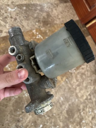 Bomba de freno Nissan Terrano I