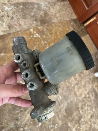 Bomba de freno Nissan Terrano I