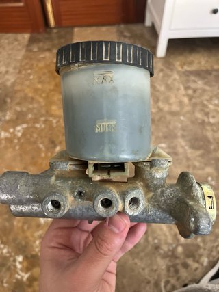 Bomba de freno Nissan Terrano I