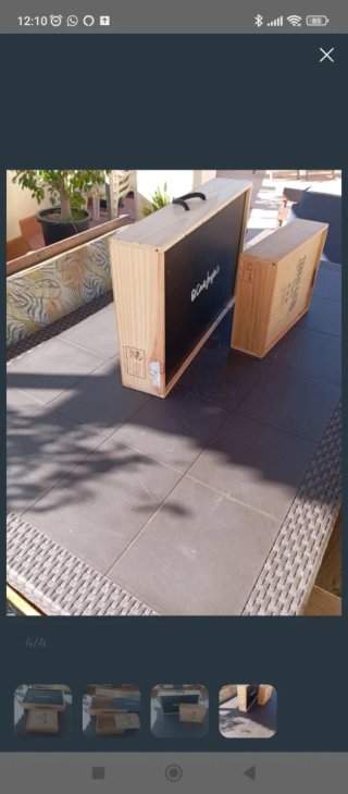 Caja de madera.