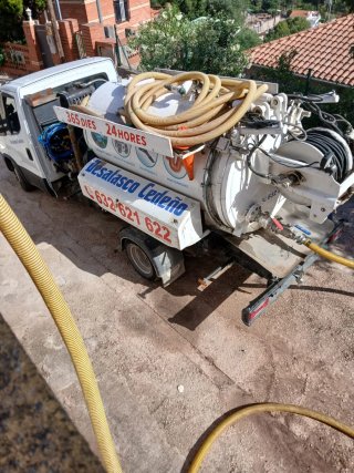 Desatascos de tuberías, vaciados de fosas séptica.