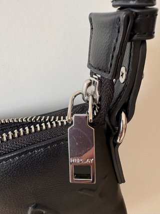 Bolso Replay Cuero Negro 22x22cm