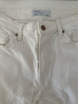 Pantalón vaquero Bershka blanco roto
