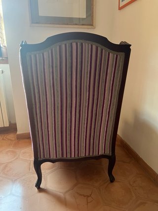 2 Butacas orejera de terciopelo y madera