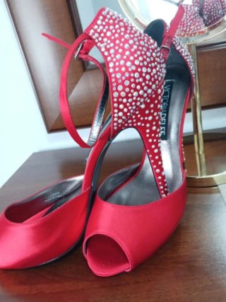 Zapatos de tacón joya Victoria Delef rojos