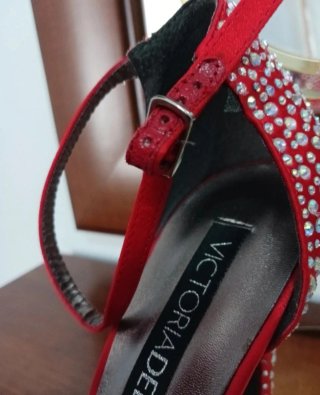 Zapatos de tacón joya Victoria Delef rojos