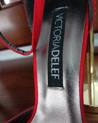 Zapatos de tacón joya Victoria Delef rojos