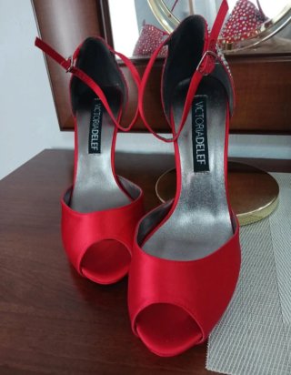Zapatos de tacón joya Victoria Delef rojos
