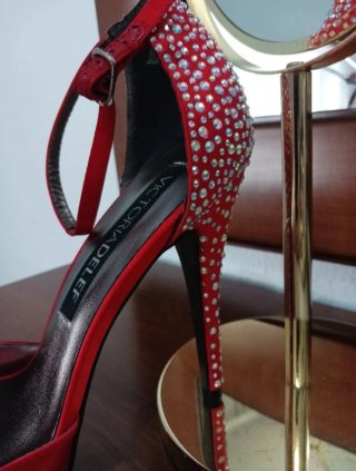 Zapatos de tacón joya Victoria Delef rojos