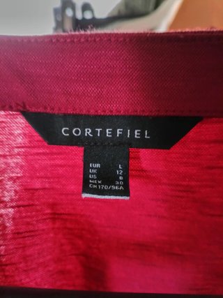 Blusa Cortefiel color buganvilla con botones.