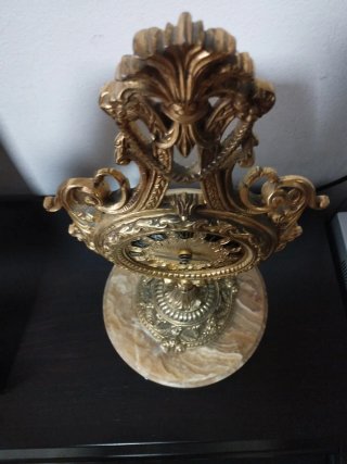 Reloj de sobremesa dorado antiguo