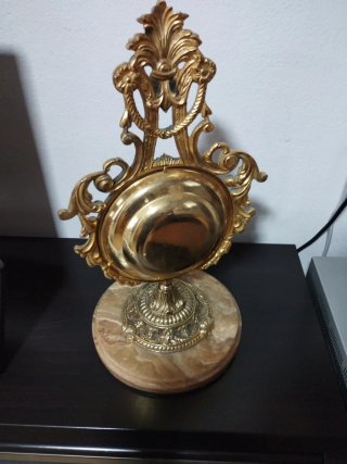 Reloj de sobremesa dorado antiguo