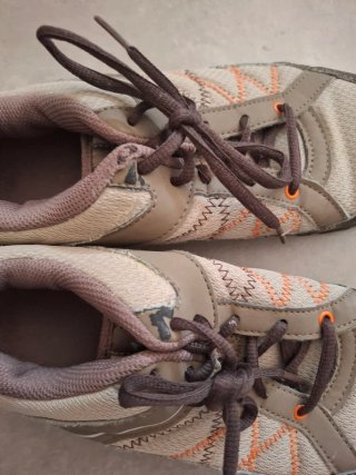 Zapatillas Quechua Trekking Marrones y Naranjas