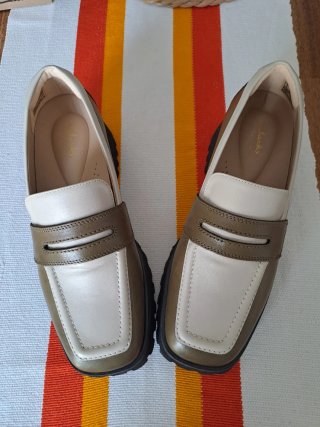Mocasines Clarks Mujer Beige Verde oliva Talla 38