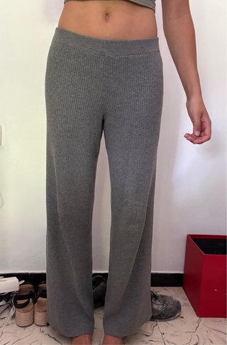 Pantalones grises de punto ancho