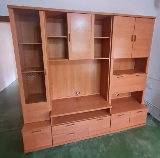 Mueble de comedor madera y cristal