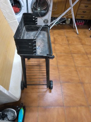 Barbacoa de carbón metálica
