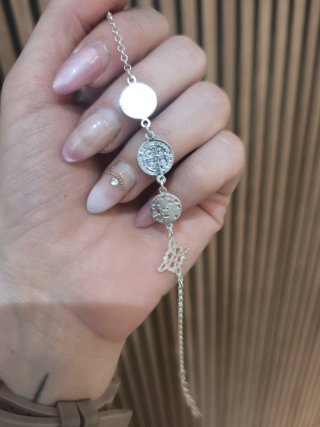 Pulsera de plata con medallas