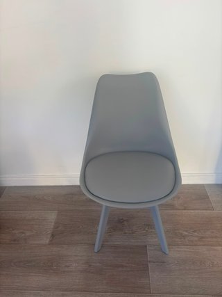 Silla de diseño gris