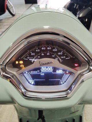 Vespa GTS 300 Verde Automática