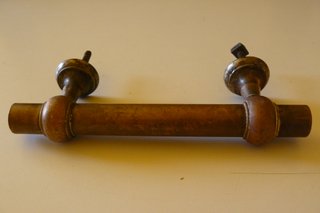 Tirador de puerta de bronce