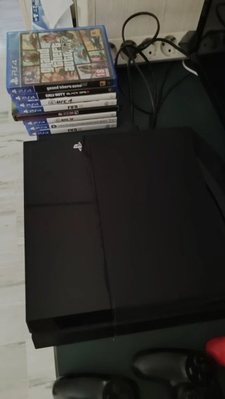 PS4 1TB con 3 mandos y lote de juegos
