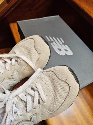 Zapatillas New Balance blanco, gris y beige