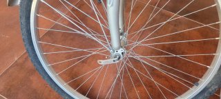 Bicicleta paseo azul con marchas