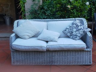 Conjunto sofá y sillones mimbre blanco