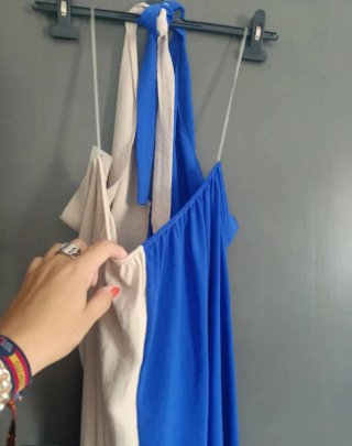 Vestido largo halter azul y beige