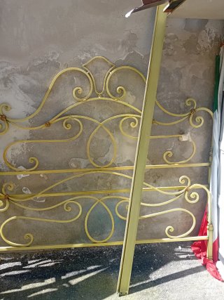 Struttura letto ferro battuto oro
